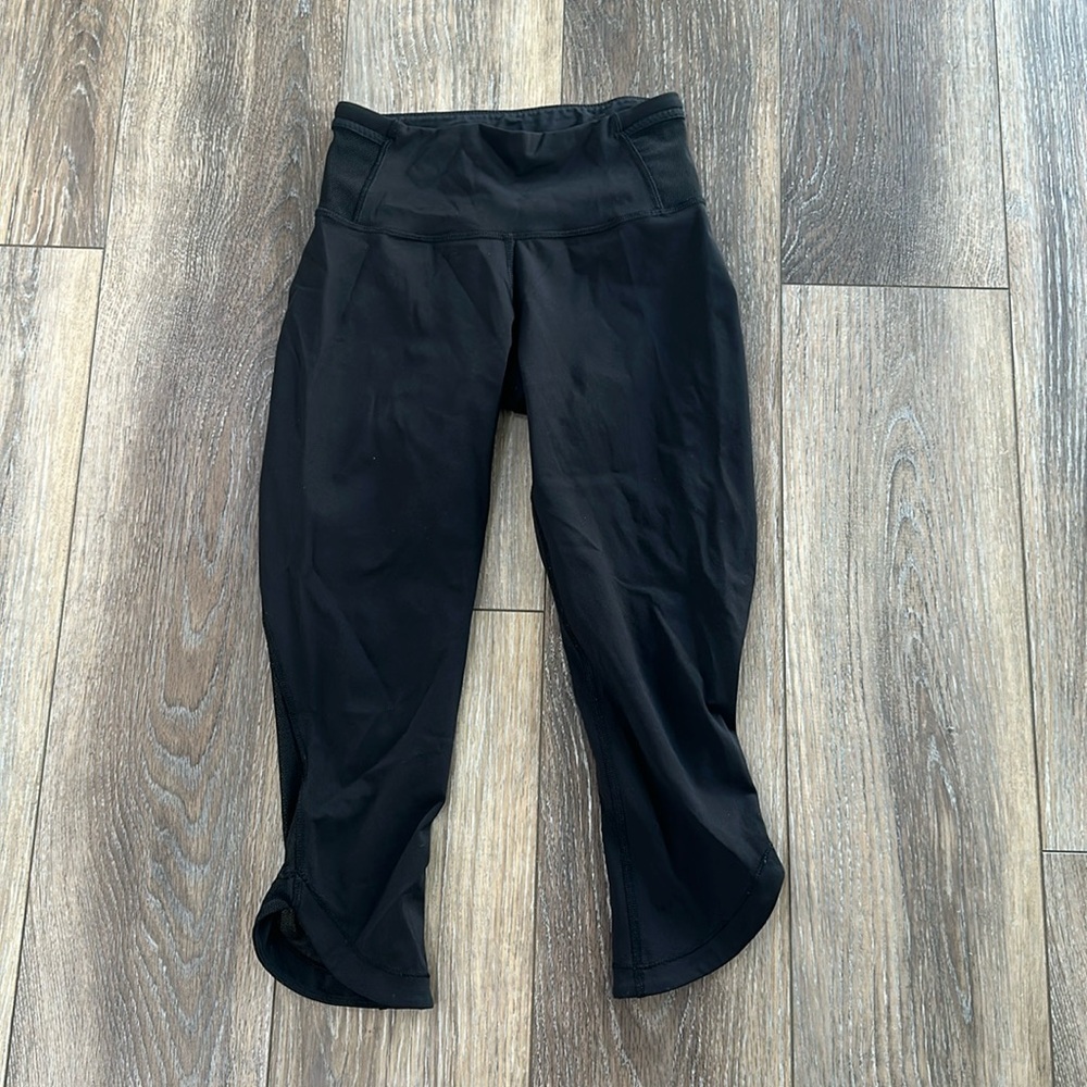 Lululemon black mesh crop pants size 4 - like new